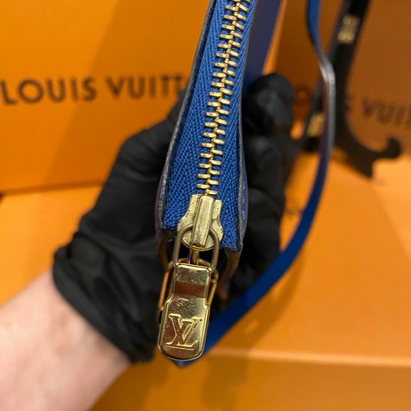 Louis Vuitton Vintage EPI Pochette - Picture 7 of 11